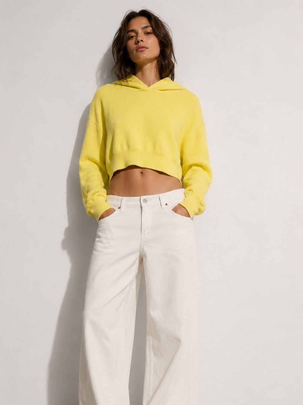 ZARA Cropped Yellow Hoodie โ Size M (EUR M / USA MEX 28)